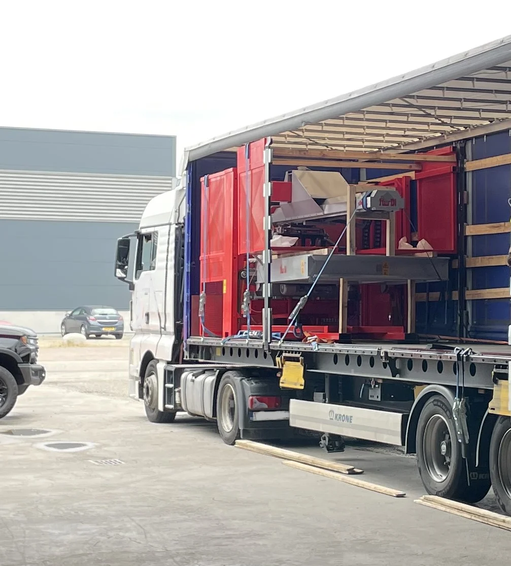 Palletiseerder in vrachtwagen